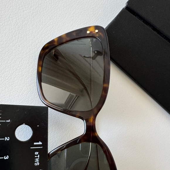 ❌SOLD❌ DIOR *NEW* Miss Dior Tortoise Sunglasses with Case in Excellent Condition - Picture 5 of 14
